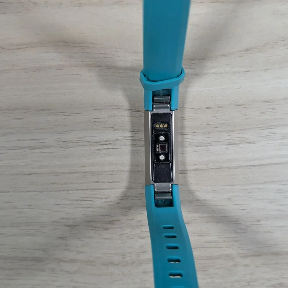 Fitbit Alta HR with Replacement Band Pack Silicone Bands Multi Color untested